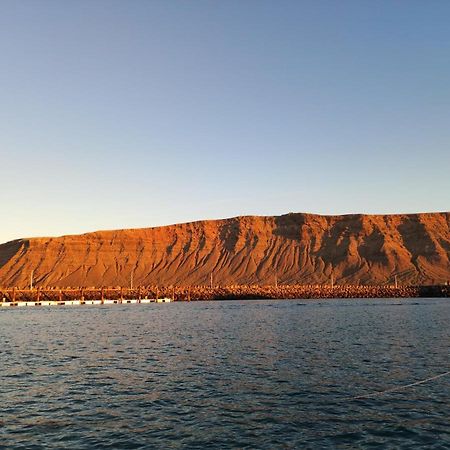Hotel Magnifico Barco En La Graciosa à Caleta de Sebo Extérieur photo