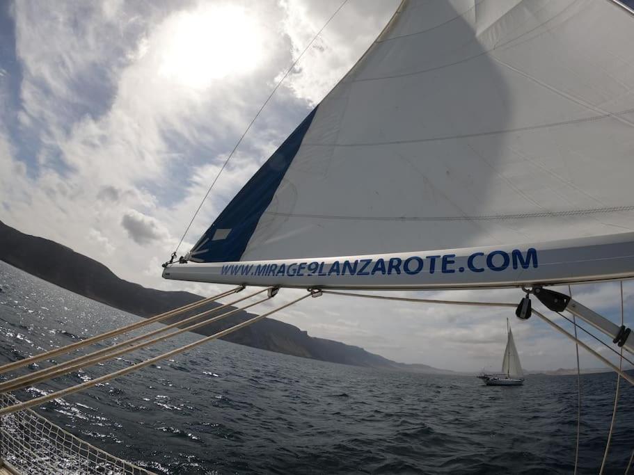 Hotel Magnifico Barco En La Graciosa à Caleta de Sebo Extérieur photo