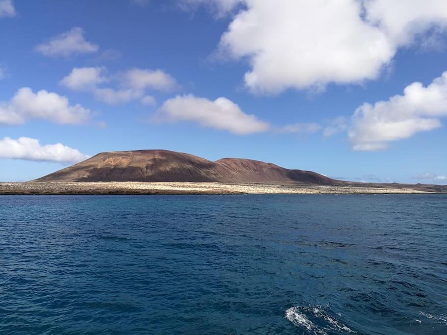 Hotel Magnifico Barco En La Graciosa à Caleta de Sebo Extérieur photo