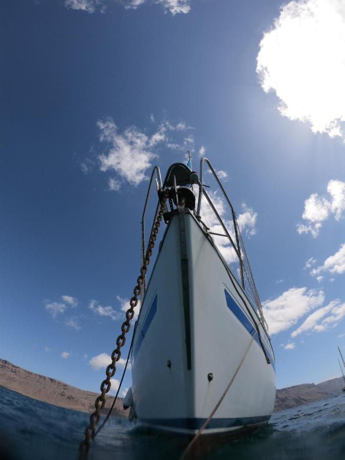 Hotel Magnifico Barco En La Graciosa à Caleta de Sebo Extérieur photo