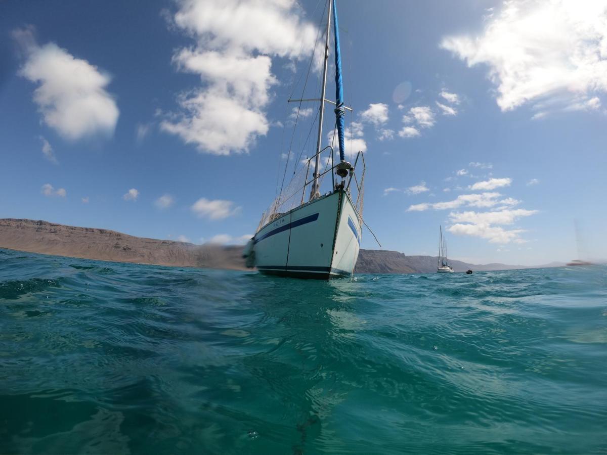 Hotel Magnifico Barco En La Graciosa à Caleta de Sebo Extérieur photo