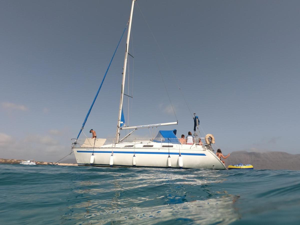Hotel Magnifico Barco En La Graciosa à Caleta de Sebo Extérieur photo
