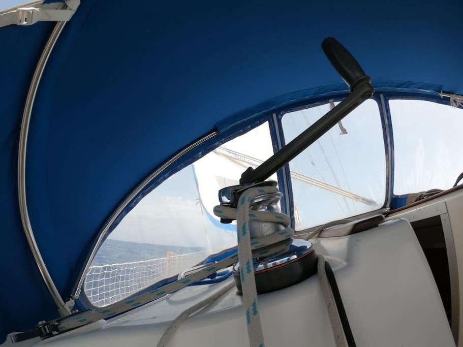 Hotel Magnifico Barco En La Graciosa à Caleta de Sebo Extérieur photo