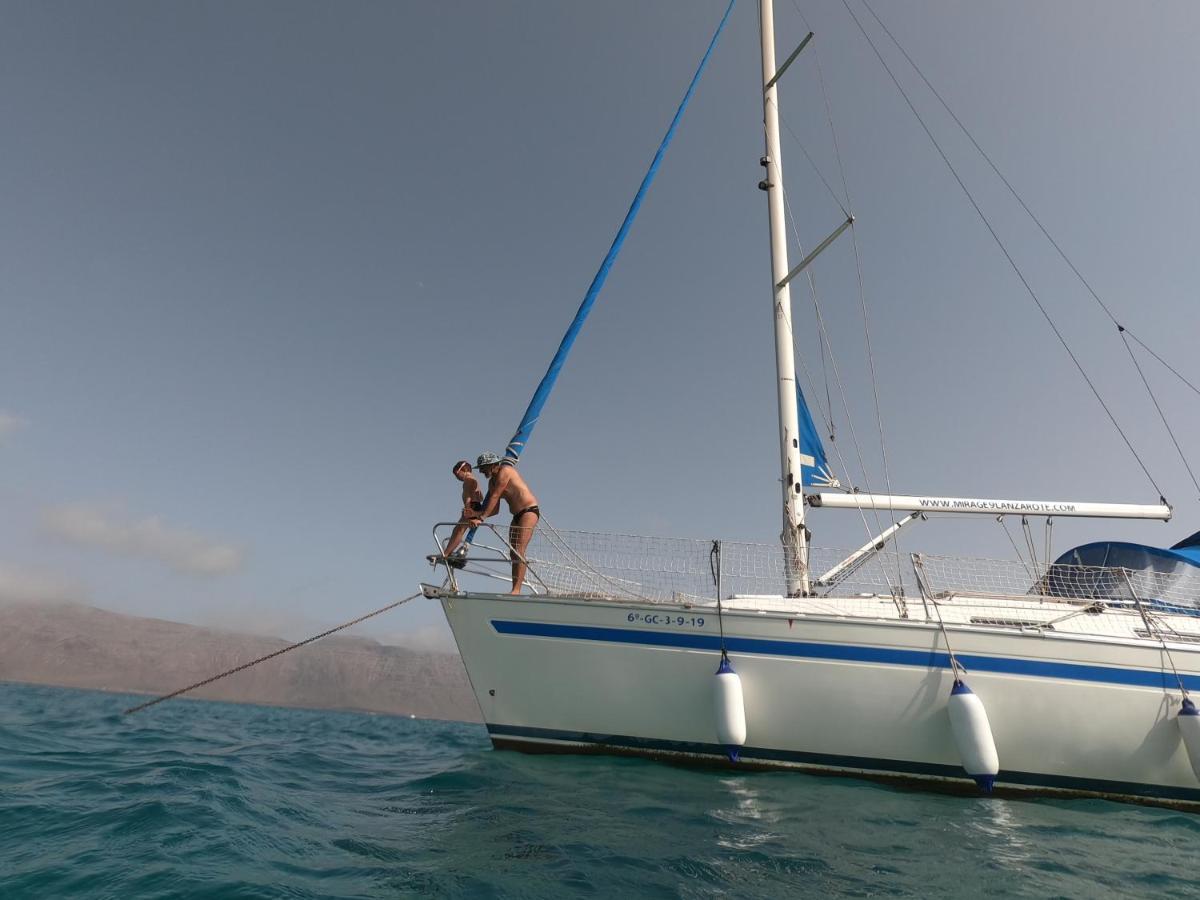 Hotel Magnifico Barco En La Graciosa à Caleta de Sebo Extérieur photo