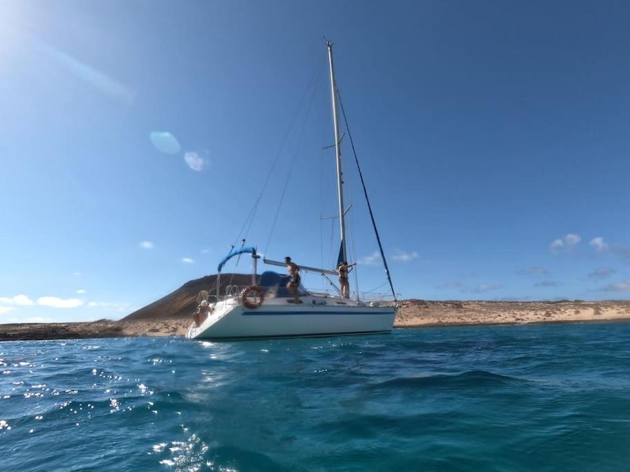 Hotel Magnifico Barco En La Graciosa à Caleta de Sebo Extérieur photo