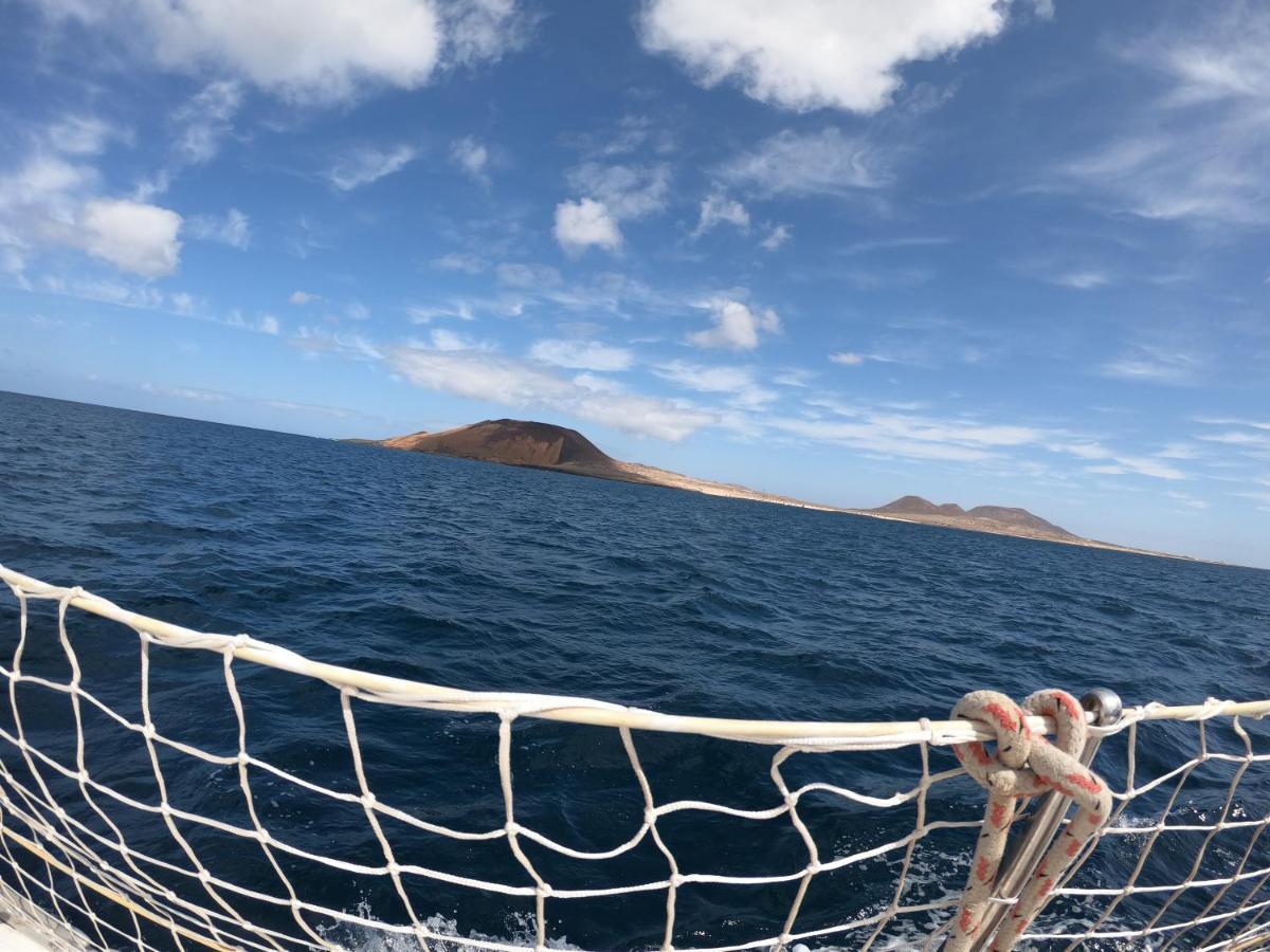 Hotel Magnifico Barco En La Graciosa à Caleta de Sebo Extérieur photo
