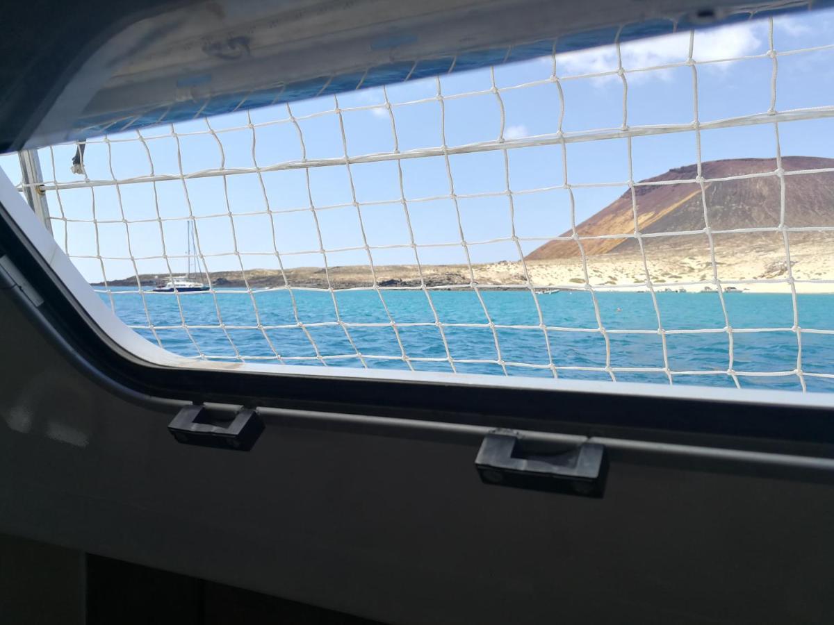 Hotel Magnifico Barco En La Graciosa à Caleta de Sebo Extérieur photo
