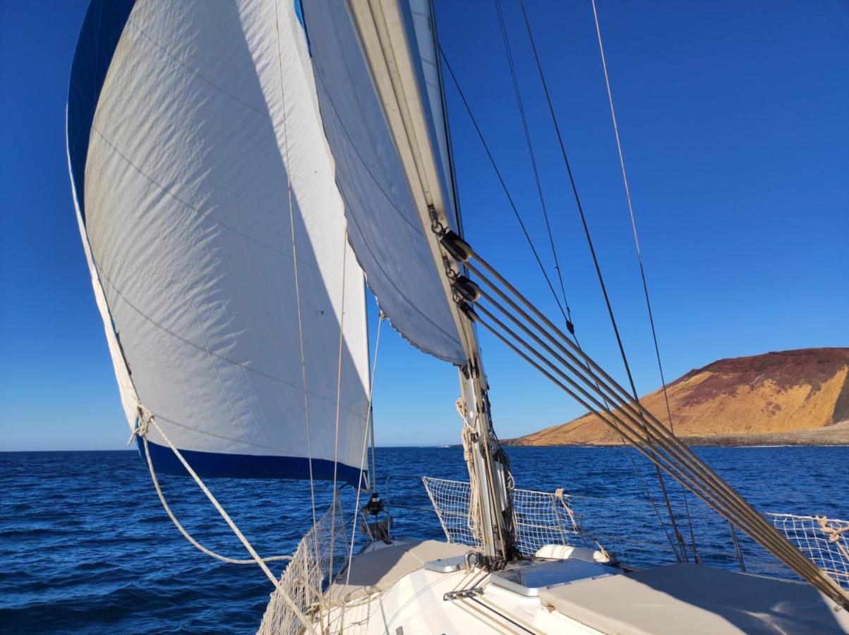 Hotel Magnifico Barco En La Graciosa à Caleta de Sebo Extérieur photo