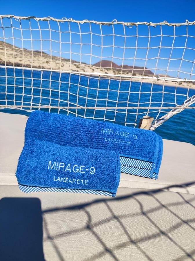 Hotel Magnifico Barco En La Graciosa à Caleta de Sebo Extérieur photo