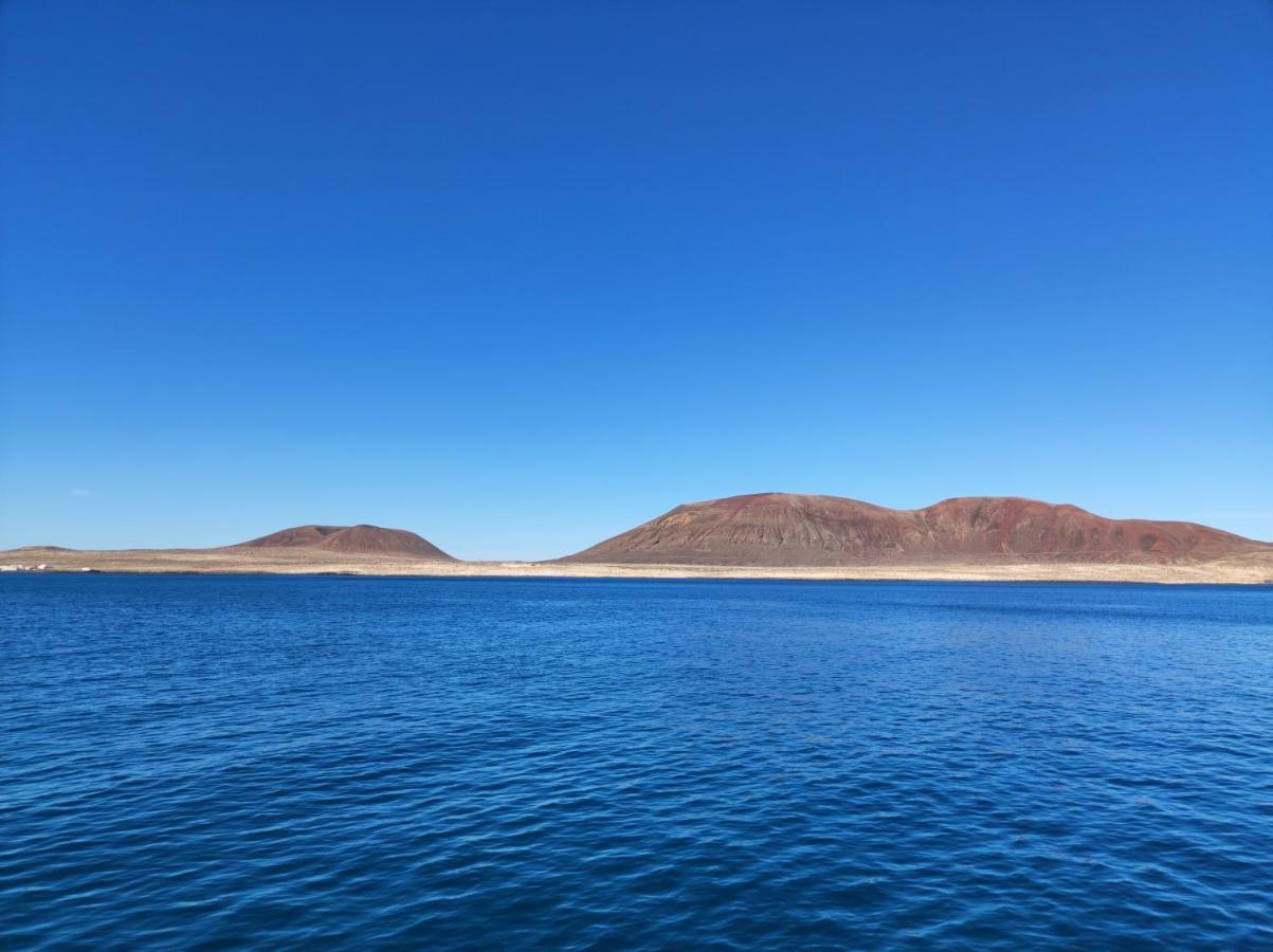 Hotel Magnifico Barco En La Graciosa à Caleta de Sebo Extérieur photo