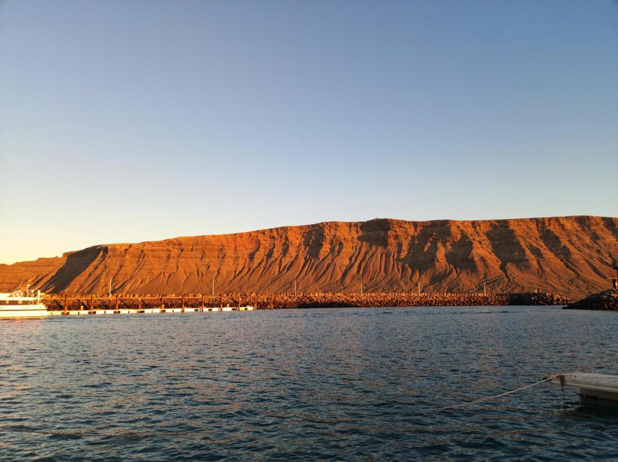 Hotel Magnifico Barco En La Graciosa à Caleta de Sebo Extérieur photo